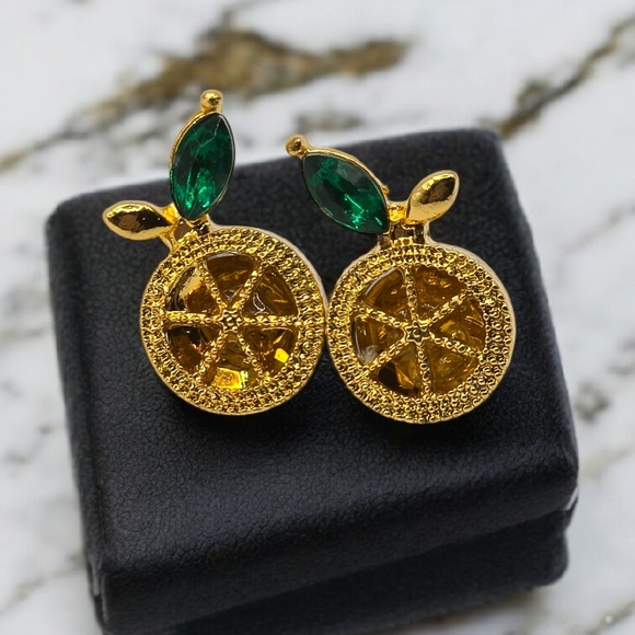 Lemon Quarters Round Gold Tone Earrings Cottagecore - Picture 1 of 4